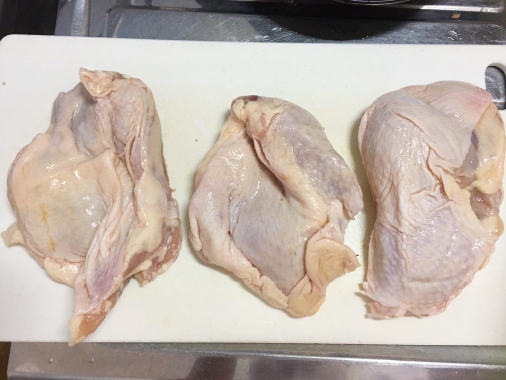 十勝バーベキュー工房の鶏ももは3枚入っていた
